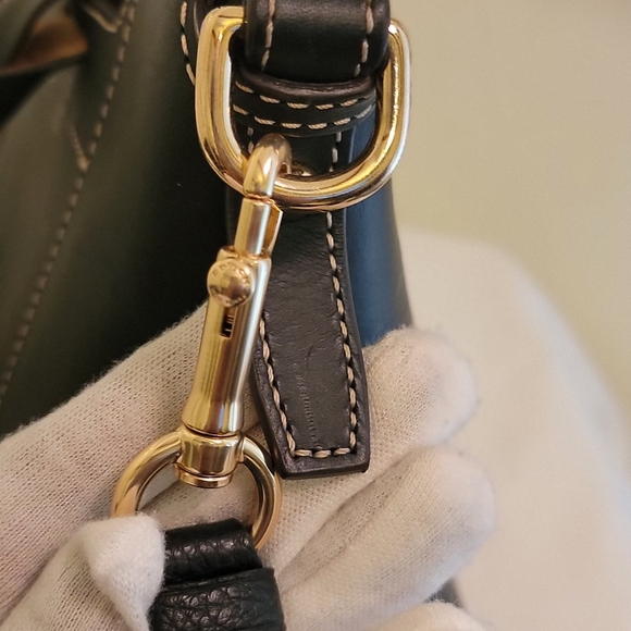 Dooney And Bourke W/ Matching Wallet - Picture 10 of 16